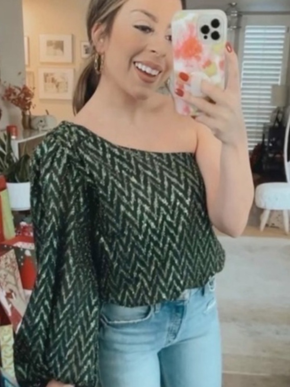 One shoulder glitter bell sleeve blouse - Picture 5 of 6